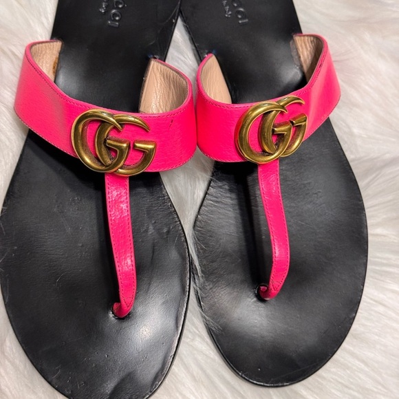 Gucci Women's Hot Pink Sandals with Gold Accents - Picture 1 of 17